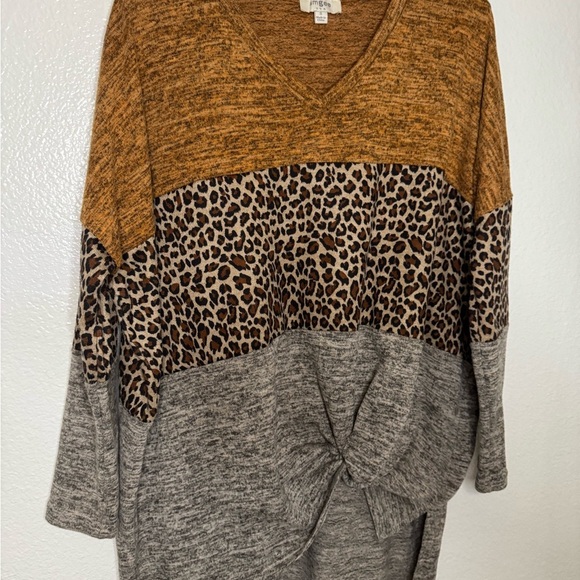 Umgee Animal Print Oversized Top - Size Small.  #127 - Picture 5 of 12